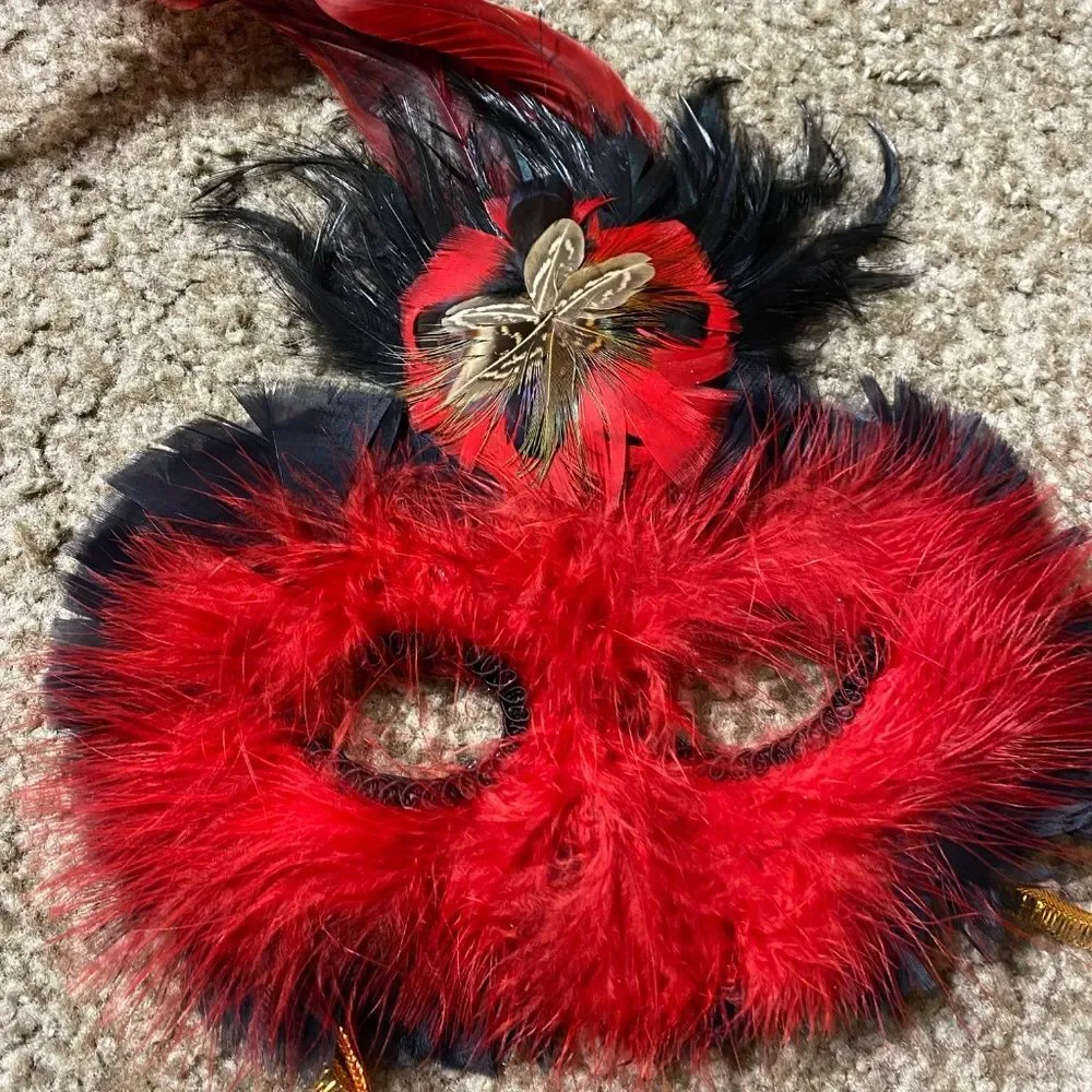 *8A Masquerade mask Red & Black fuzzy Feather Look Party Mask.